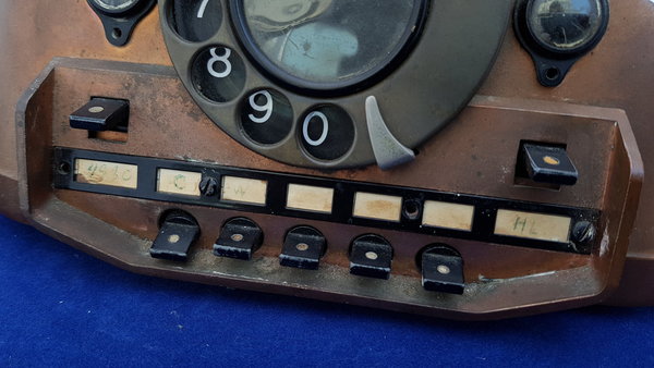 Antieke bronzen telefoon, hoorn van bakeliet. Jaren 20.