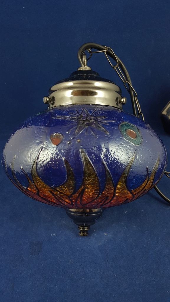 Hallamp, hanglamp van gebrandschilderd glas, bol.