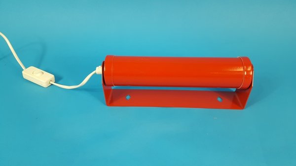Vintage wandlampje rood, rond, metaal, draaibaar.