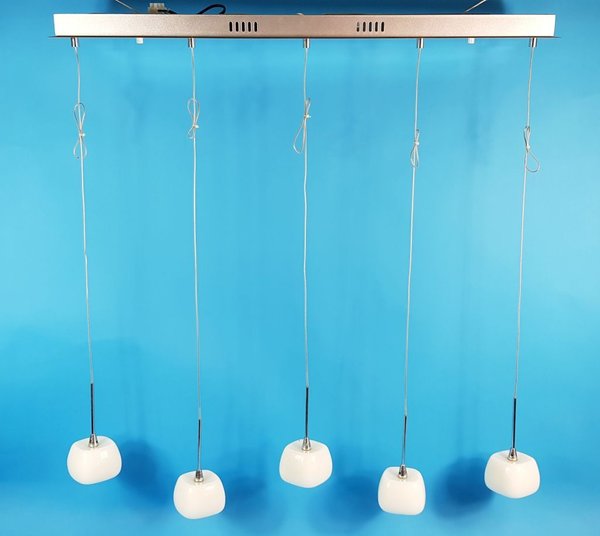 Hanglamp van chrome metaal met 5 glazen hangers / kapjes.