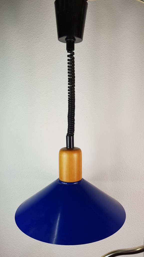 Italiaanse vintage design hanglamp blauw metaal, hout.