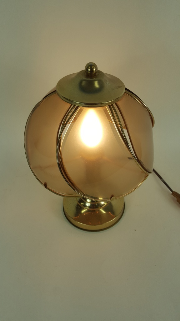 Vintage tafellamp, messing basis, glazen kapjes rookglas.
