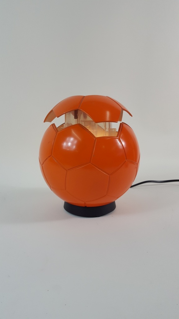 Retro voetballamp, tafellamp voetbal, Isi-illumination.
