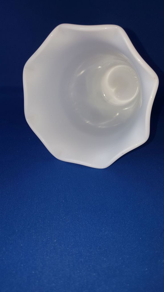 Vintage vaas van wit melkglas, Hazel Atlas, 17cm.
