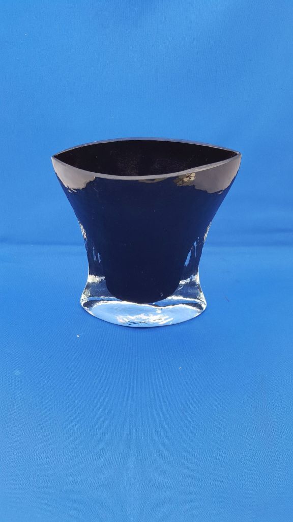 Bijzondere zwarte geblazen design vaas, puntig ovaal.